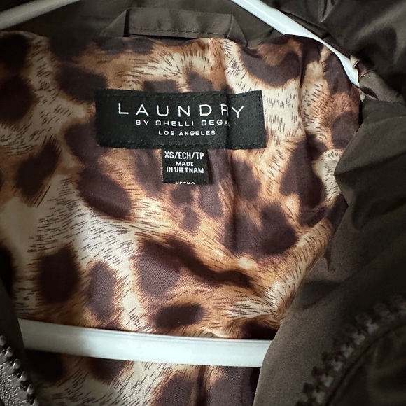 Stunning winter coat for ladies!! - Picture 3 of 3